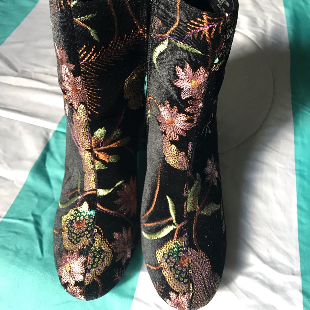 Steve Madden Suede Booties - S 10